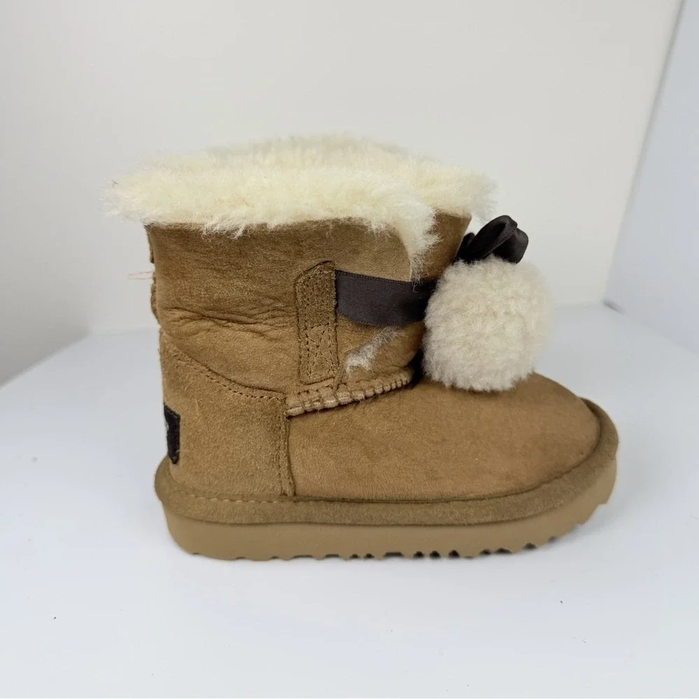 UGG‎ Gita Mini Pom Pom Boots Toddler Girls 7T Chestnut Suede 1017403T